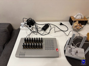 В Волжском районе полицейские пресекли работу мошеннических сим-боксов