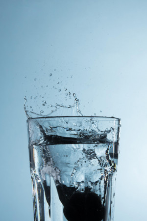 Диетолог Поляков 9 марта в беседе с aif.ru отметил, что стоимость воды в магазинах редко отражает ее реальные свойства.