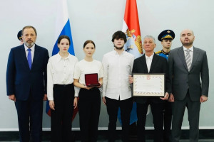 В четверг, 12 марта, Игорь Комаров и Вячеслав Федорищев в присутствии командования ЦВО вручили медаль «Золотая Звезда» семье участника СВО Героя РФ Ильсура Беляева, погибшего при выполнении воинского долга.