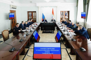 В четверг, 12 марта, полномочный представитель Президента России в Приволжском федеральном округе Игорь Комаров провел двустороннюю встречу с губернатором Вячеславом Федорищевым.