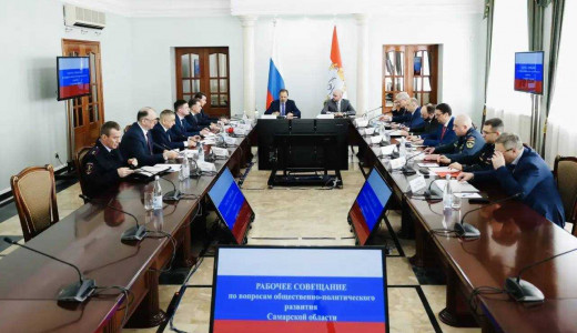 В четверг, 12 марта, полномочный представитель Президента России в Приволжском федеральном округе Игорь Комаров провел двустороннюю встречу с губернатором Вячеславом Федорищевым.