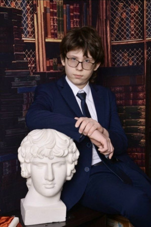 Александр Выприцкий - выпускник Детской школы искусств "Камертон" по классу фортепиано Светланы Яновской.