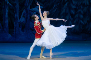 Гастроли САТОБ на Новой сцене Большого театра России проходят с 9 по 12 марта под руководством художественного руководителя и главного дирижёра Евгения Хохлова и художественного руководителя балета Юрия Бурлака.