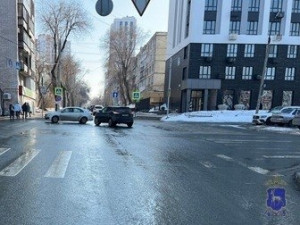 В Октябрьском районе Самары водитель сбил 15-летнюю девочку