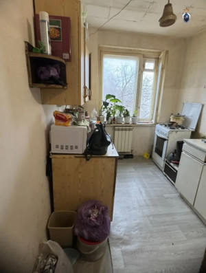 15 марта 2026 года самарец, находясь в коммунальной квартире по месту жительства, во время пьяной драки нанес смертельные удары ножом своему знакомому.