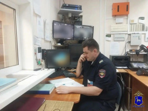 Житель Приволжского района отобрал золотые украшения у 72-летней женщины