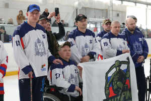 В Самаре, на базе спорткомплекса «Маяк», завершились матчи III этапа Всероссийской любительской следж-хоккейной лиги на призы хоккейного клуба «Лада».