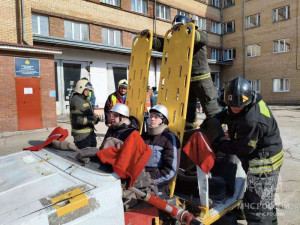 В Тольятти на базе 31 пожарно-спасательного отряда состоялись областные соревнования по проведению работ при ликвидации чрезвычайных ситуаций на автомобильном транспорте.