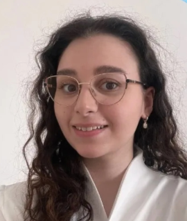 Врач-стоматолог Самарской областной клинической стоматологической поликлиники Эмили Петросян рассказала, что овным инструментом для удаления мягких отложений с поверхности зубов и десен являются зубная щетка и паста.