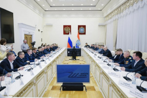 Вячеслав Федорищев обсудил с участниками второго потока «Школы героев», как идет обучение, как, по их мнению, можно его улучшить, скорректировать.