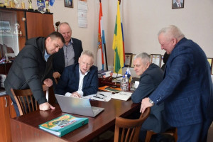 Участник «Школы героев» Владимир Харьков представил проект, направленный на развитие спортивной инфраструктуры в своем родном селе Марьевка.