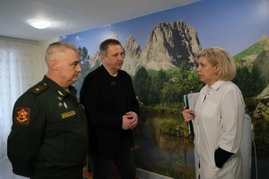 Глава Самары Иван Носков совместно с генерал-майором Виктором Алексеевым посетили отделения медицинской реабилитации СОКБ им. В.Д. Середавина.