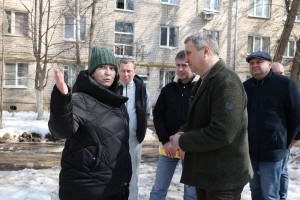 21 марта Иван Носков провел рабочий объезд Промышленного района Самары. Вместе с главой района и жителями он обсудил организацию сезонных ярмарок, приведение в надлежащий вид действующих торговых объектов, благоустройство и ремонт подходов к соцучреждения