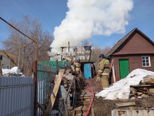 23 марта в филиала ГКУ СО «Центр по делам ГО, ПБ и ЧС» поступило сообщение, что в селе Исаклы на улице Первомайской горит баню на площади 15 квадратных метров.