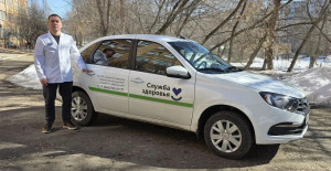 Самарская городская больница №8 в 2025 году получила два новых автомобиля Lada Granta благодаря нацпроекту "Продолжительная и активная жизнь".