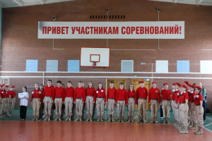 В Самаре начали вручать памятные знаки юнармейцам, принимавшим участие в Параде Памяти 7 ноября 2025 года на площади Куйбышева.