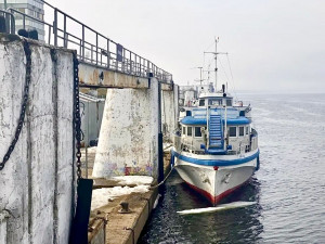 Открытие навигации стало возможным после плановой подготовки акватории. 26-28 марта буксир-ледокол «Портовый-13» выполнил вскрытие ледового покрова в Рождественской воложке.