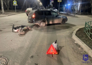 В Кировском районе Самары в ДТП пострадали водитель электросамоката и его девушка-пассажир