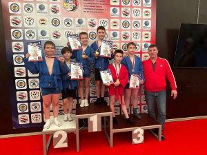 В Самаре подвели промежуточные итоги реализации всероссийского проекта «Самбо в школу», который трансформировался в проект «Выбор сильных» и сейчас объединяет самбо, дзюдо и борьбу.