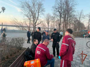 В Самаре росгвардейцы пришли на помощь мужчине, повредившему ногу на берегу Волги
