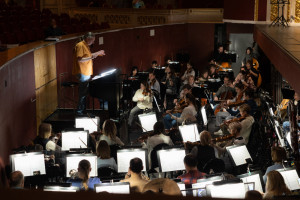 Опера Д. Шостаковича «Нос» отличается от всего оперного репертуара. Это произведение – музыкальный авангард.