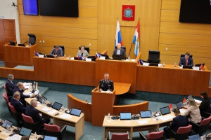 На пленарном заседании Самарской Губернской Думы генерал-лейтенант полиции Игорь Иванов рассказал о результатах оперативно-служебной деятельности полиции региона за 2025 год.