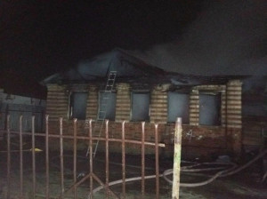 Дом на 100 кв. метрах горел на территории Волжского района