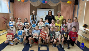 В Самарской области сотрудники полиции провели занятия по безопасности дорожного движения с дошкольниками