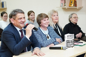 2 апреля в СОУНБ состоялась презентация книги «Я трогаю войну руками» волонтёра-реабилитолога Ирины Бугрышевой.