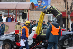 В Самаре на соревнованиях ПФО команды боролись за звание «Лучшей по аварийно-спасательным работам при ликвидации ЧС на автотранспорте».