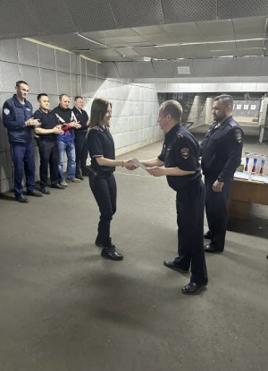 В Тольятти прошли соревнования по стрельбе из табельного оружия среди сотрудников тольяттинского гарнизона полиции, правоохранительных органов и органов безопасности.
