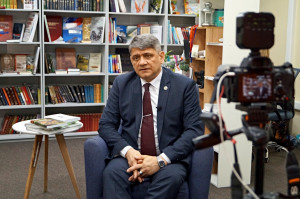 Героем программы «Время» на Первом канале стал ветеран СВО, советник министра культуры, выпускник первого потока региональной программы «Школа героев», созданной по инициативе Губернатора Самарской области Вячеслава Федорищева, Сергей Алексеев.