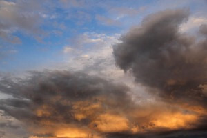 По информации Приволжского УГМС объявлен желтый уровень опасности. В ближайший час местами в регионе ожидается гроза, град с сохранением до конца суток 8 апреля.