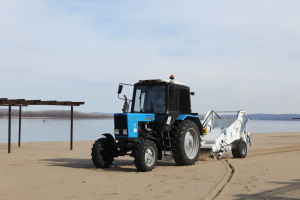 На самарских пляжах в тестовом режиме запустили новую пляжеуборочную технику.