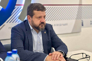 Депутат Государственной Думы от Самарской области Андрей Парфёнов лично представил документы в Региональный организационный комитет для участия в процедуре предварительного голосования партии «Единая Россия»