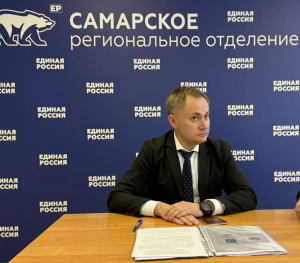 Первый заместитель руководителя администрации губернатора Самарской области Михаил Белоусов лично подал документы для участия в предварительном голосовании партии «Единая Россия» в Региональный оргкомитет