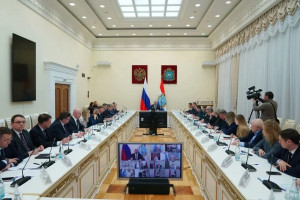 Вопросы эффективности работы Правительства Самарской области в условиях складывающейся экономики обсудили на оперативном совещании в понедельник, 13 апреля.