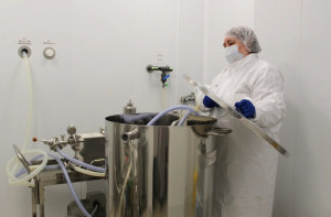 На Самарской областной клинической станции переливания крови организовано собственное фармацевтическое производство.