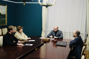 Сегодня, 14 апреля, губернатор Самарской области, секретарь регионального отделения партии «Единая Россия» Вячеслав Федорищев провел рабочую встречу с руководителем регионального исполнительного комитета партии «Единая Россия» Ириной Петшик