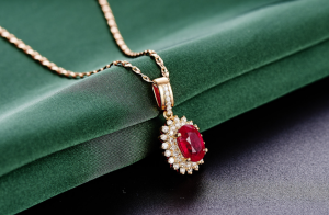 В российских регионах вырос спрос на украшения с рубинами