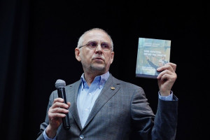 15 апреля в Самарской областной универсальной научной библиотеке состоялась презентация книги «Арам Хачатурян: письмо как событие». Рассказ о жизни и творчестве композитора сопровождался музыкальными номерами в исполнении студентов и преподавателей Самарс