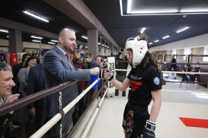 В четверг, 16 апреля, в рамках рабочего визита в Тольятти губернатор Вячеслав Федорищев посетил школу №74 имени Героя Советского Союза Владимира Петровича Кудашова.