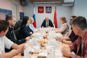 Глава областного минэкономразвития провел встречу с креативными предпринимателями региона