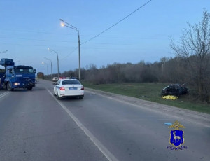 17 апреля вечером на 93 км автодороги «Самара - Бугуруслан» произошло смертельное ДТП: столкнулись Лада Калина и КамАЗ.
