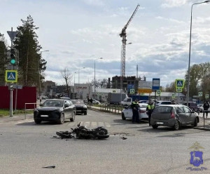 18 апреля в 14:25 водитель автомобиля Renault Sandero, при осуществлении поворота, напротив дома № 15 по улице Ногина, допустил столкновение с мотоциклом Kawasaki.