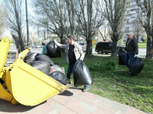 В субботу, 18 апреля, в Самаре состоялся первый в этом сезоне общегородской субботник.