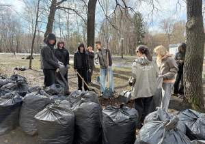 Молодёжка Народного фронта провела субботник в парке имени Ю.А. Гагарина