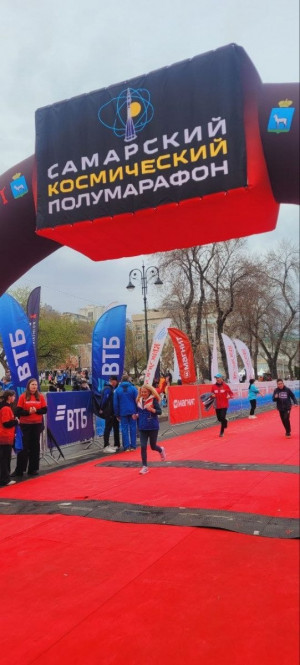 В легкоатлетическом забеге, посвященном Дню космонавтики, приняли участие члены Молодежного совета и профсоюза самарского Росреестра