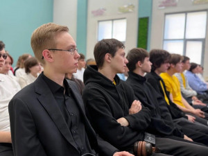 В молодежном центре ветераны СВО — выпускники «Школы героев» рассказали о боевом опыте и литературном творчестве