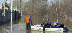 В Самарской области спасатели продолжают работу на территориях, подтопленных паводковыми водами реки Самара